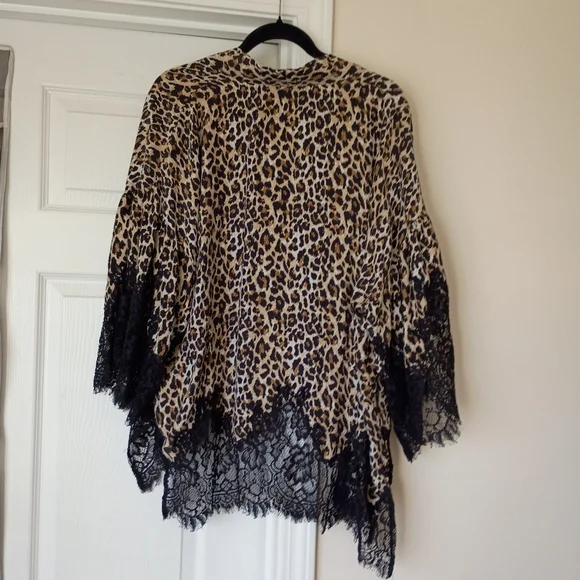 Leopard Print Lace Trim Sweater Gold Hawk XS - Picture 2 of 3